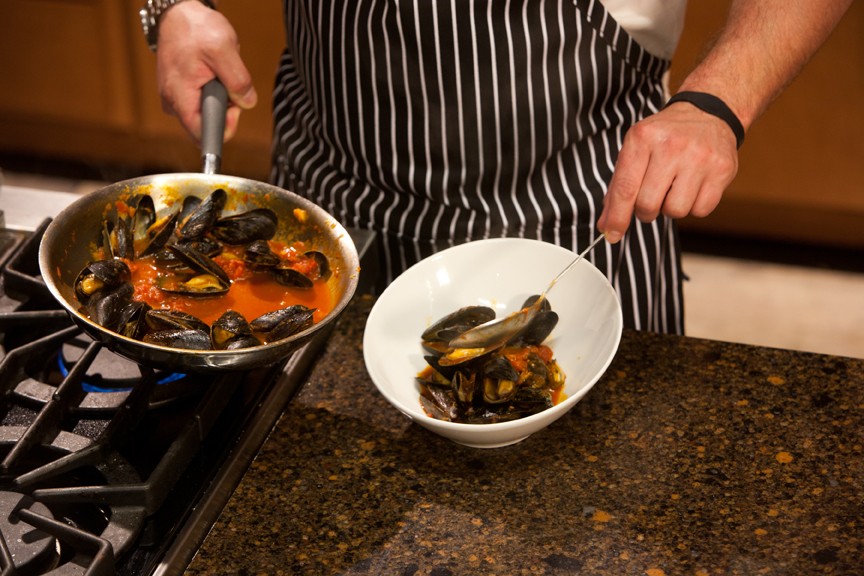 Mussels with Spicy Tomato Broth in Kitchen Charm Cookware
