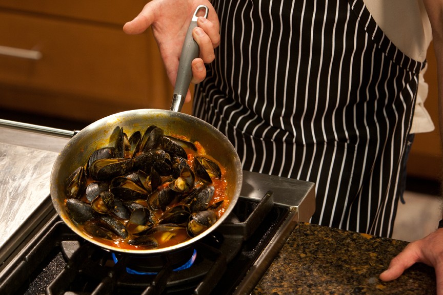 Mussels with Spicy Tomato Broth in 10" Skillet by Kitchen Charm 