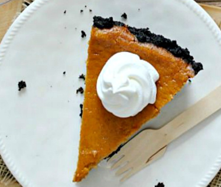 Easy Pumpkin Cheesecake with Oreo crust